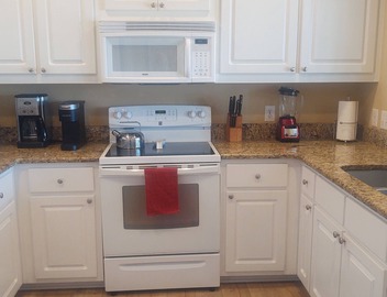 Sleeps 10: 3 King/2 Bunk, Steps to Beach, Wagons & Beach Paraphernalia Included 2