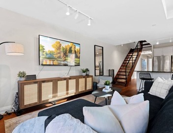 Sleeps 10, 3bed/3bath + outdoor space + subway 4