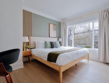 Sleeps 12 3 Kitchen Walk to Link Light Rail 4