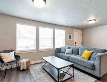 Sleepy Ridge Apt, Self Check-In, Parking 2