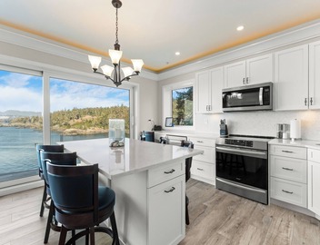 SookePoint Ocean Cottage Resort 3