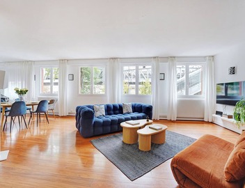 Soothing 2-bedroom apartment with AC in vibrant Paris 4