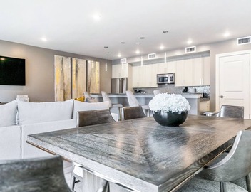 šŗSOPHISTICATED SOUTHERN PENTHOUSE DOWNTOWN CONDO! Large Living Area + Spacious Private Terrace! 5