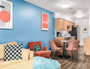 South Tampa Gem | King Bed | Pool + BBQ Access 3
