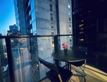 Southbank Hidden Gem - Deluxe 2BR w/Parking, Balcony, Pool, Gym, Walk to Crown 2