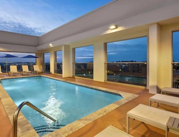 Southern Style Meets Modern Luxury: Minutes to Adventure Science Center 2