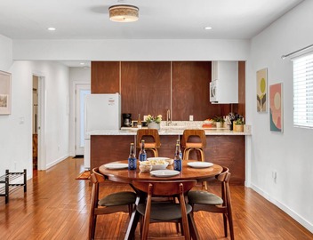 Southwest by AvantStay | Heart of Hollywood | Remodeled 1920s Bungalow 5