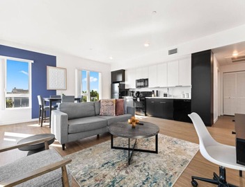 Spacious 1-BD with Stunning City Views in DTLA 2