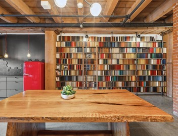 Spacious 1200sqft Gastown Loft with Parking 3