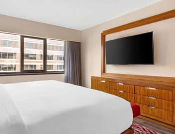 Spacious 1BR King Stay| Free Breakfast, Kitchenette & Indoor Pool Access 2
