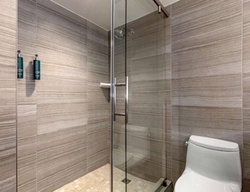 Spacious 1BR King Stay| Free Breakfast, Kitchenette & Indoor Pool Access 4