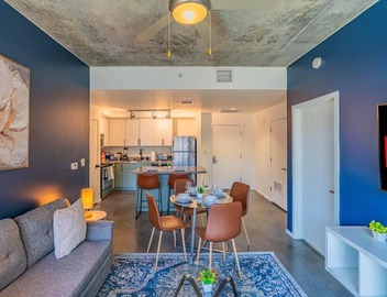 Spacious 2BD Urban Oasis Pool Gym Free Parking 3