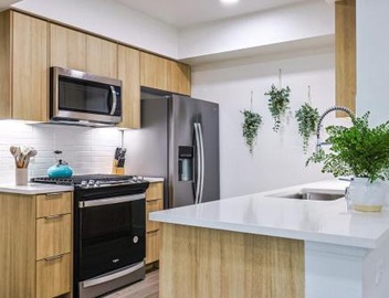 Spacious 2BDR in SM - 5 minutes walk to the beach! 2