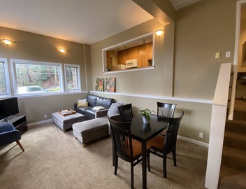 Spacious 2Bdrm walkable to UW, Shopping and More 4