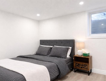 Spacious 2BR Basement w Parking -30 mins to Downtwn TO 4
