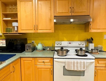 Spacious 2BR by the Park Large Backyard Ideal for Families & Long Stays 3