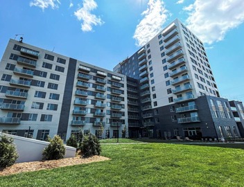 Spacious 2BR with Skyline Views, Near Place Vertu 5