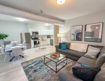 Spacious 3Bed, 2Bath, Near Hospitals & Transports 4