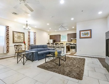 Spacious 3BR/2.5BATH Condo in Great location 3