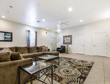 Spacious 3BR/2.5BATH Condo in Great location 5