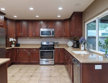 Spacious 4 Bedroom House in Santa Clarita with Pool & Spa 2