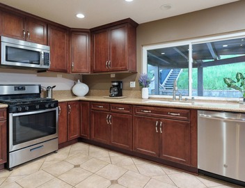 Spacious 4 Bedroom House in Santa Clarita with Pool & Spa 3