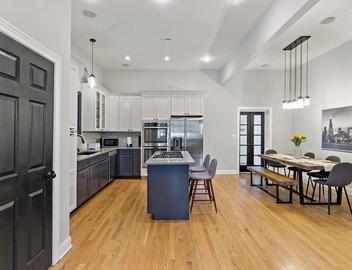 Spacious 4BR Bronzeville Retreat - Near Downtown - Sleeps 9 3
