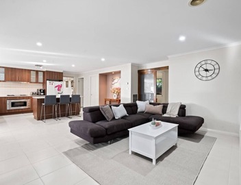 Spacious 4BR House with Cinema, Spa & fireplaces 5