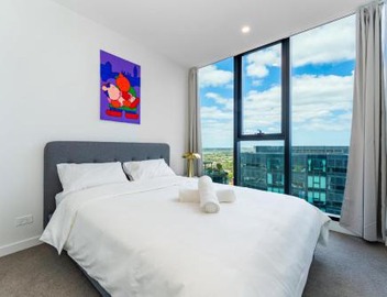 Spacious 4BR penthouse in Box Hill Free Parking x 2 3