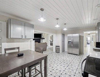 Spacious 5-Bedroom Home in Orange 4