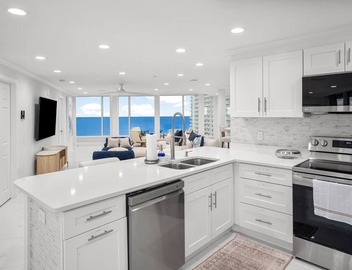 Spacious 6-bedroom luxury condo at Emerald Coast with resort amenities 2
