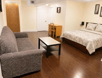Spacious Affordable Private Suite & Ensuite Bath & Free Parking Near Toronto Pearson Airport 2