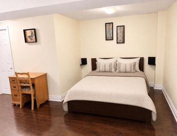 Spacious Affordable Private Suite & Ensuite Bath & Free Parking Near Toronto Pearson Airport 4