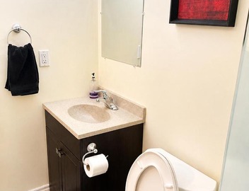 Spacious Affordable Private Suite & Ensuite Bath & Free Parking Near Toronto Pearson Airport 5