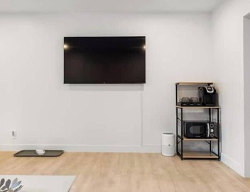 Spacious Apt w/1BR - City Center 3