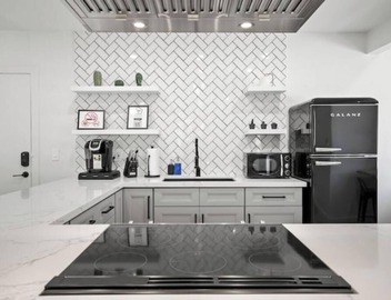Spacious Apt w/2BR - City Center 3