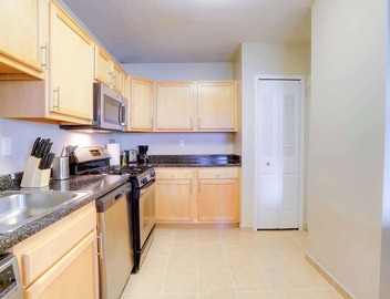 Spacious Arlington Apt Near DC with Pool 4