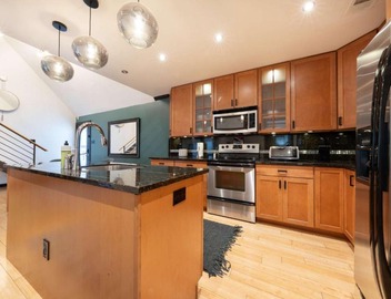 Spacious Austin Loft Sleeps 8 with Balcony 3