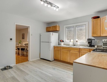 Spacious Chicago Group Home! Walk to Train & Eats 5