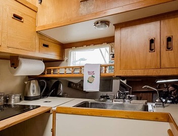 Spacious & Comfy 2BR/2Bath Yacht -Toasty Heat- On Freedom Trail-Walk to Downtown 2