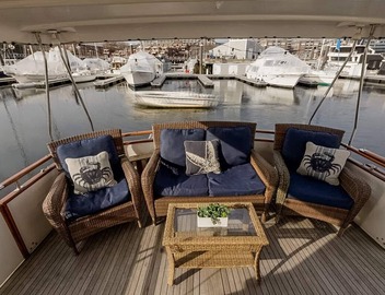 Spacious & Comfy 2BR/2Bath Yacht -Toasty Heat- On Freedom Trail-Walk to Downtown 4