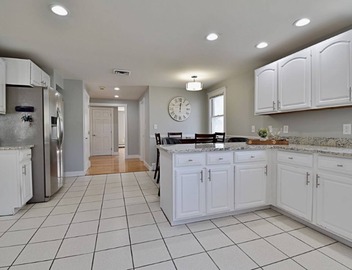 Spacious, Comfy Colonial, minutes to Boston and highways 3