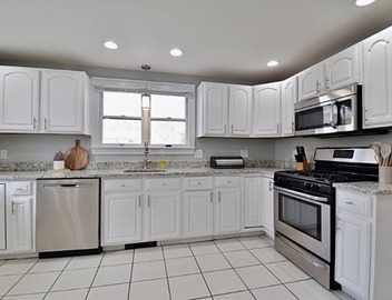 Spacious, Comfy Colonial, minutes to Boston and highways 4