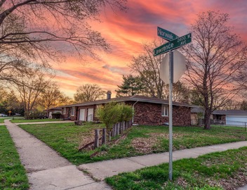 Spacious & Cozy ~ Mins to Downtown 3