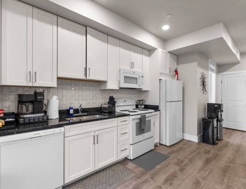 Spacious District Dwelling+6Bed+4Bath+Well Located 4