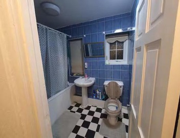 Spacious Double Bedroom WB Greater Manchester 3