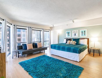 Spacious Downtown Executive Retreat - Free Parking 2