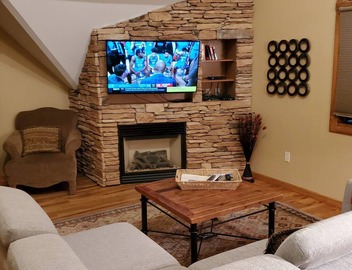 Spacious Estes Park 2 Bedroom Loft with AC. On the River, location is unmatched. 2