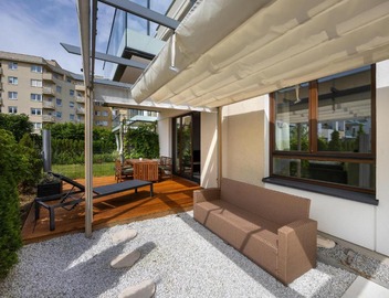 Spacious Family Apartment with Garden & Parking by Noclegi Renters 4