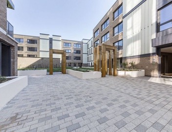 Spacious family sized stylish apartment- with large balcony 5